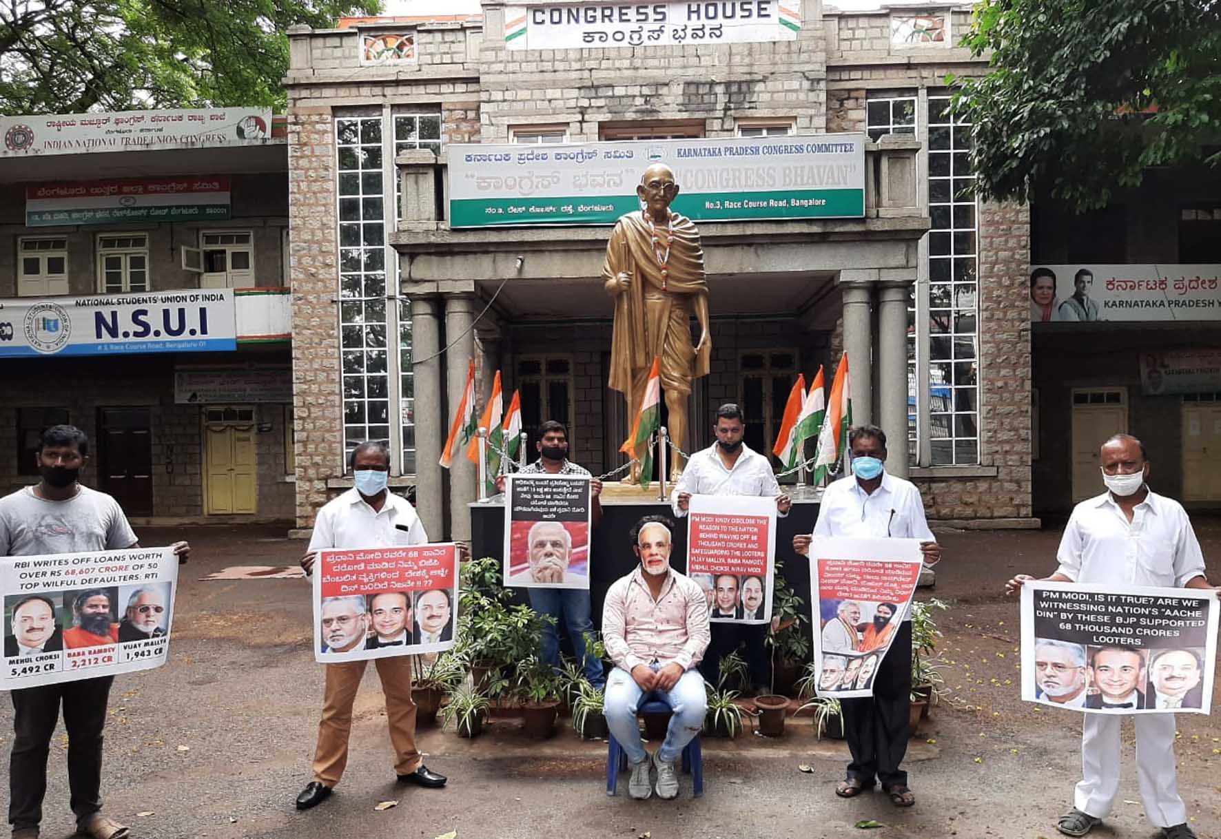 ವಿಜಯ್ ಮಲ್ಯ, ಚೋಕ್ಸಿ ಸಾಲಮನ್ನಾ: ಕೇಂದ್ರದ ವಿರುದ್ಧ ಬೆಂಗಳೂರಿನಲ್ಲಿ ಕಾಂಗ್ರೆಸ್ ಮೌನ ಧರಣಿ