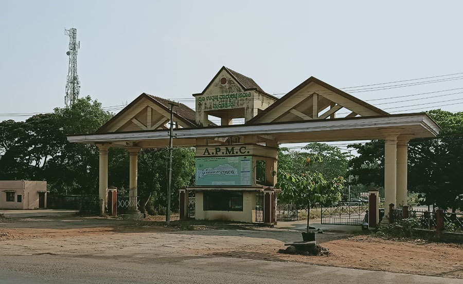 ಸ್ಥಳಾಂತರವಾಗದ ಹಣ್ಣು-ತರಕಾರಿ ಸಗಟು ವ್ಯಾಪಾರ: ಬೈಕಂಪಾಡಿಯ ಎಪಿಎಂಸಿ ಖಾಲಿ ಖಾಲಿ