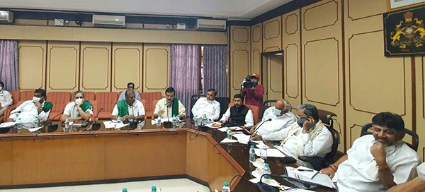 ಹಣ್ಣು, ತರಕಾರಿ ನೇರ ಖರೀದಿಗೆ ಸರಕಾರ ಮುಂದಾಗಲಿ: ಸಿದ್ದರಾಮಯ್ಯ ಒತ್ತಾಯ