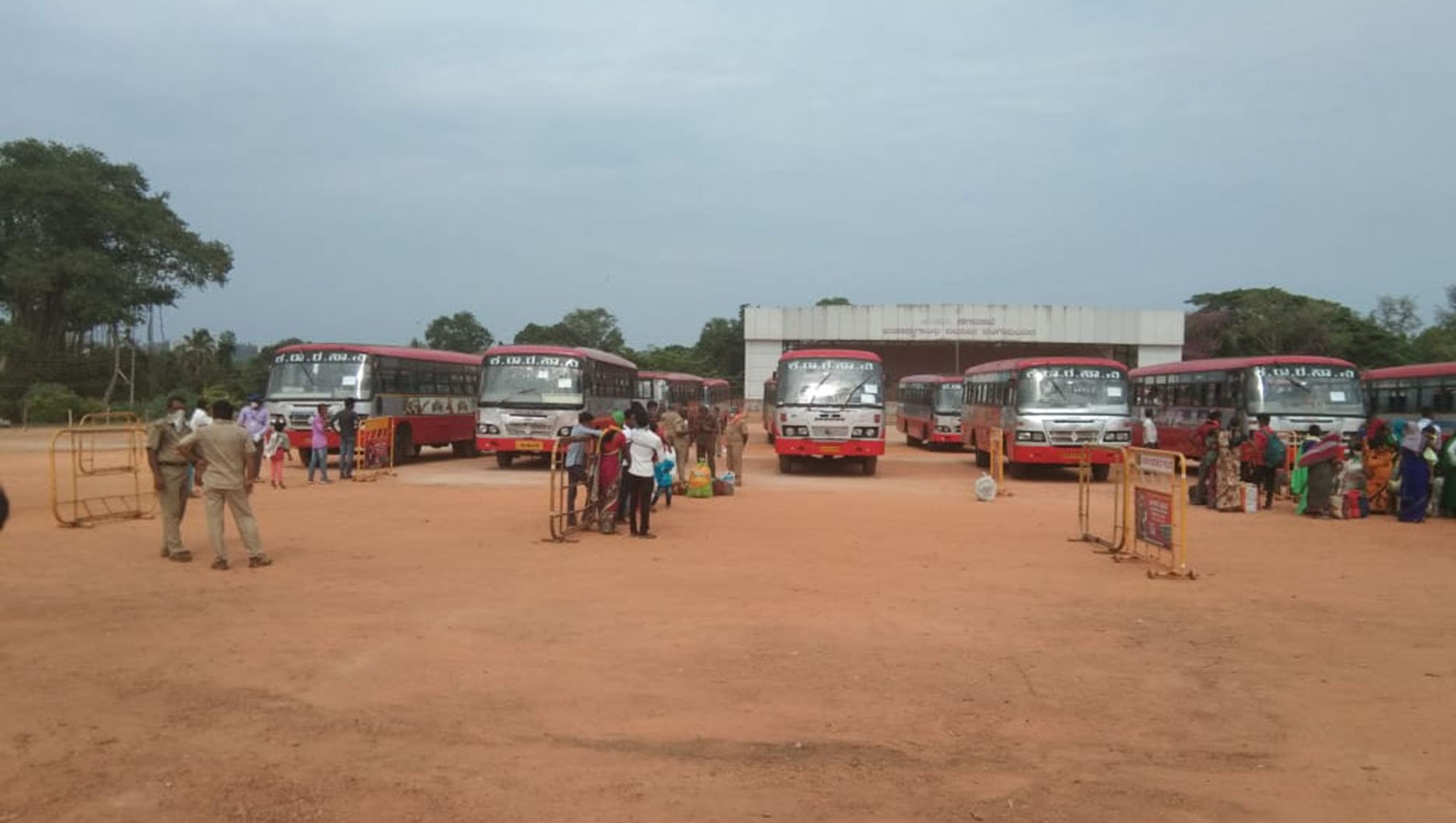 ಉಡುಪಿಯಿಂದ ಉತ್ತರ ಕರ್ನಾಟಕಕ್ಕೆ ತೆರಳಿದ 2117 ವಲಸೆ ಕಾರ್ಮಿಕರು