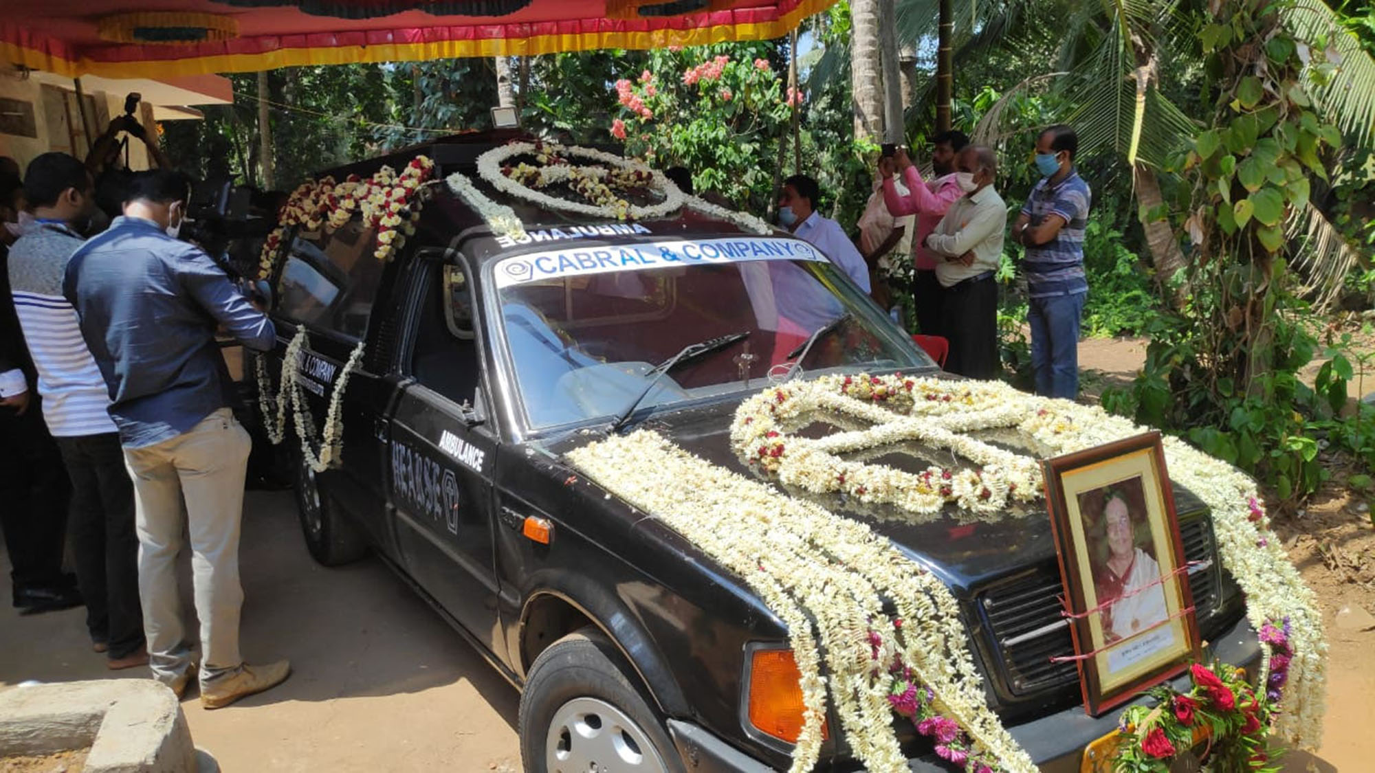 ಸರಳವಾಗಿ ನಡೆದ ವಿನ್ನಿಫ್ರೆಡ್ ಫೆರ್ನಾಂಡೀಸ್ ಅಂತ್ಯಕ್ರಿಯೆ