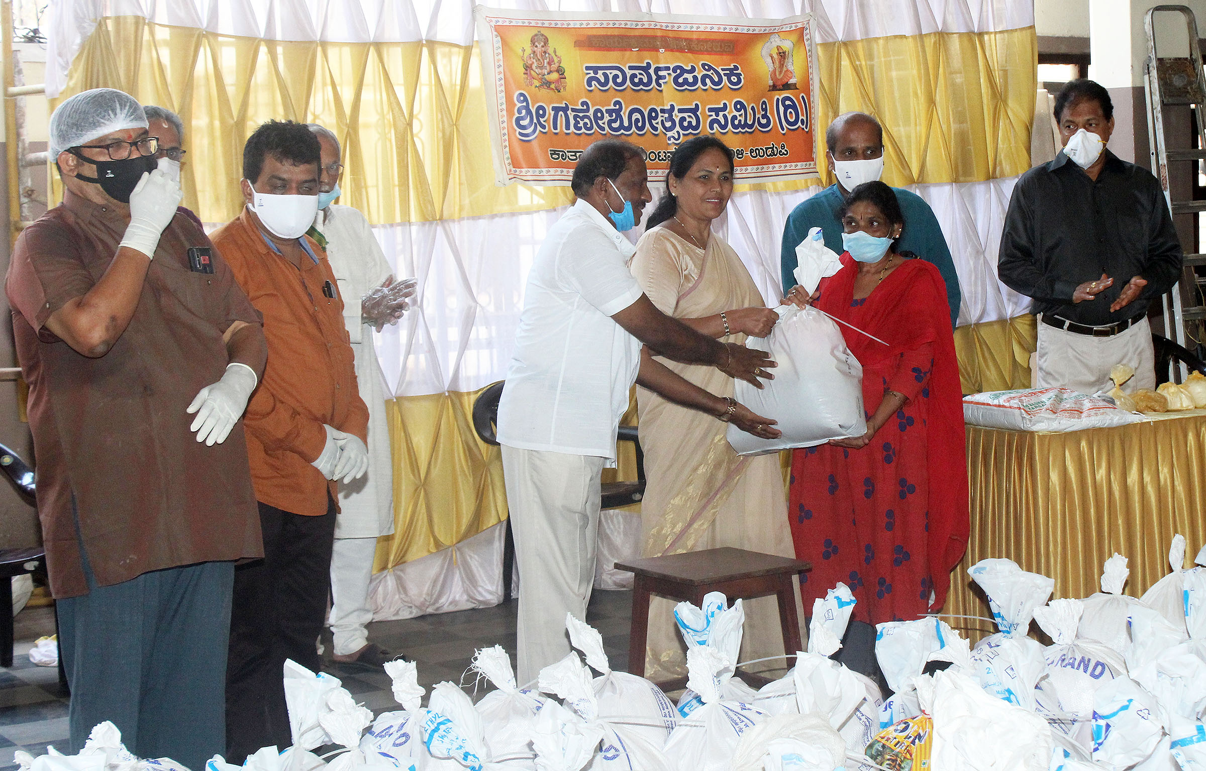 ವಿದೇಶದಿಂದ ಬಂದವರಿಗೆ ಮತ್ತೋಮ್ಮೆ ಪರೀಕ್ಷೆ: ಶೋಭಾ ಕರಂದ್ಲಾಜೆ