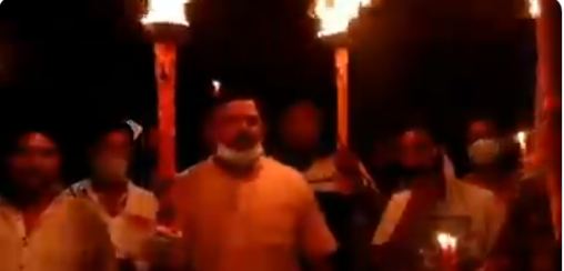 ಚೈನಾ ವೈರಸ್ ಗೋ ಬ್ಯಾಕ್: ಮಾಸ್ಕ್ ಧರಿಸದೆ, ಸಾಮಾಜಿಕ ಅಂತರ ಕಾಪಾಡದೆ ಬಿಜೆಪಿ ಶಾಸಕನ ಪ್ರತಿಭಟನೆ!