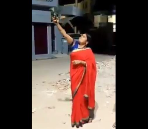 ಹಣತೆ ಹಚ್ಚುವ ಬದಲು ಗುಂಡು ಹಾರಿಸಿದ ಬಿಜೆಪಿ ನಾಯಕಿ: ಪ್ರಕರಣ ದಾಖಲು