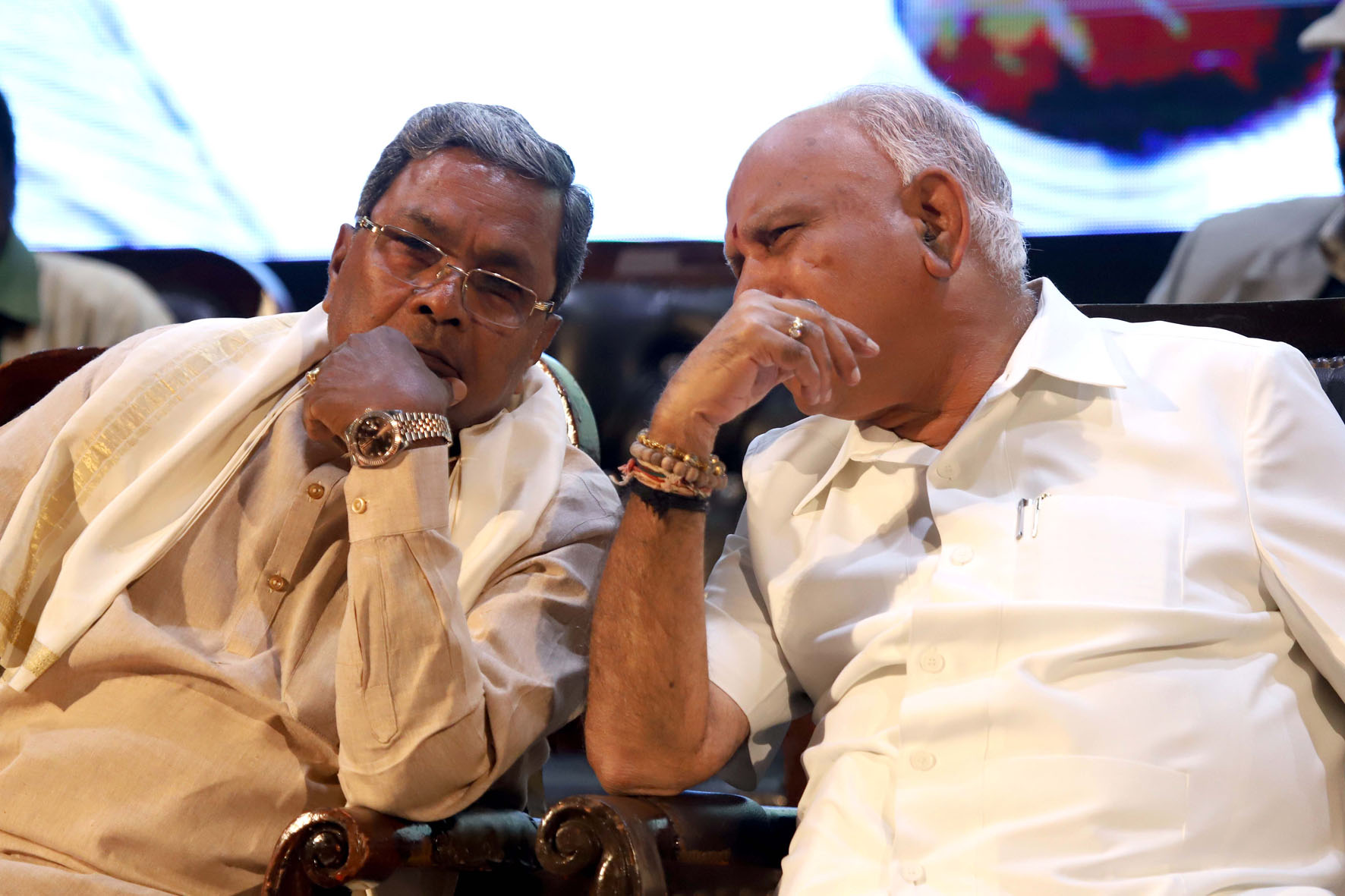 ಇಂದಿರಾ ಕ್ಯಾಂಟೀನ್‍ನಲ್ಲಿ ಊಟಕ್ಕೆ ದರ ನಿಗದಿ ವಿಚಾರ: ಸಿದ್ದರಾಮಯ್ಯ ಜೊತೆ ಸಿಎಂ ಬಿಎಸ್‍ವೈ ಚರ್ಚೆ