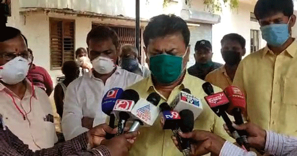 ಕೊರೋನ ಚಿಕಿತ್ಸೆಯಿಂದ ತಪ್ಪಿಸಿಕೊಳ್ಳುವವರಿಗೆ ಗುಂಡಿಕ್ಕಿದರೂ ತಪ್ಪಲ್ಲ: ರೇಣುಕಾಚಾರ್ಯ