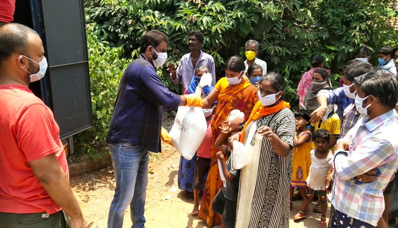 ‘ಟೀಂ ಬಿ ಹ್ಯೂಮನ್’ನಿಂದ 600 ಕುಟುಂಬಗಳಿಗೆ ರೇಶನ್ ಕಿಟ್ ವಿತರಣೆ