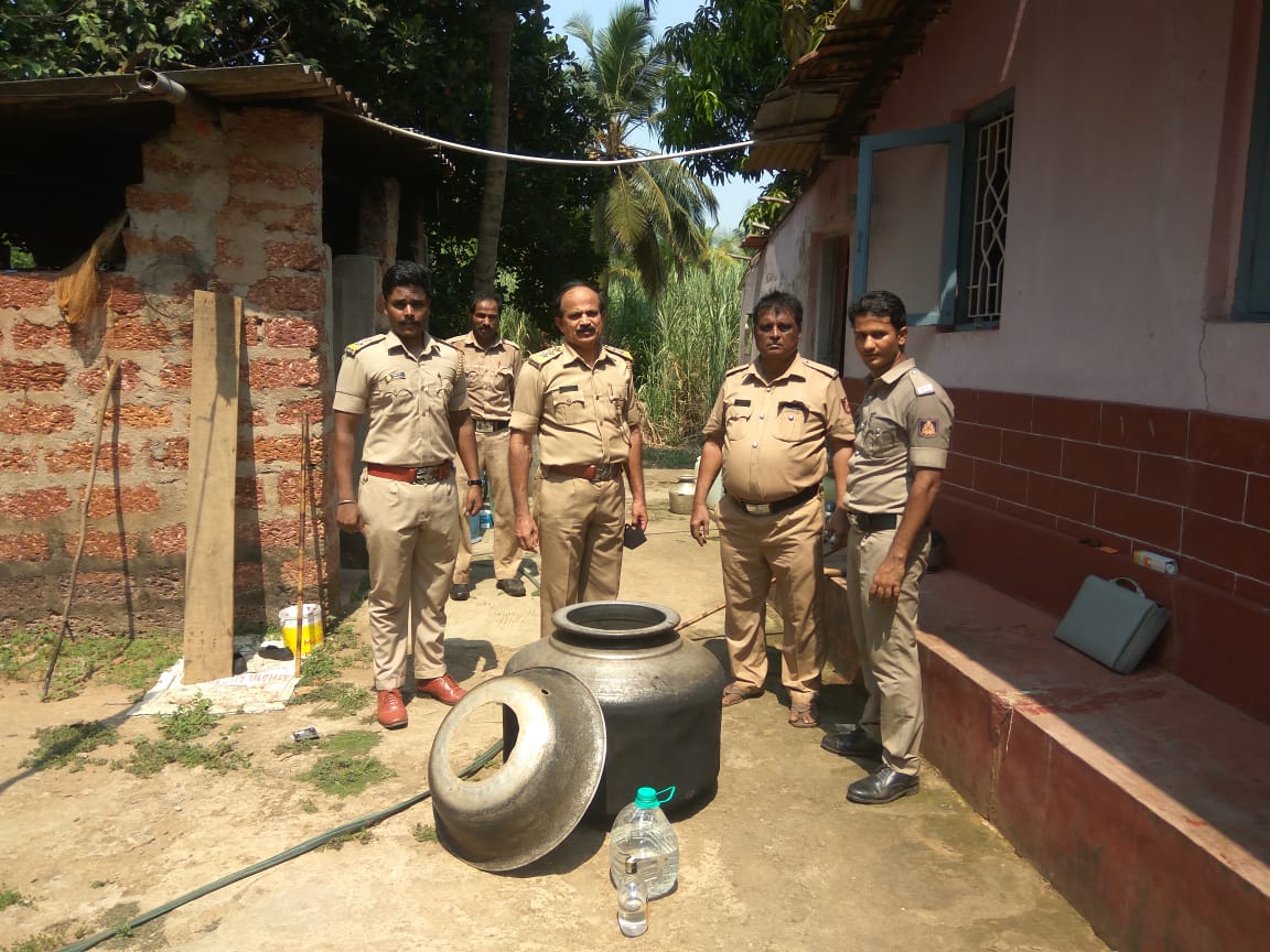 ಕಳ್ಳಭಟ್ಟಿ ಘಟಕಕ್ಕೆ ಅಬಕಾರಿ ಇಲಾಖೆ ದಾಳಿ