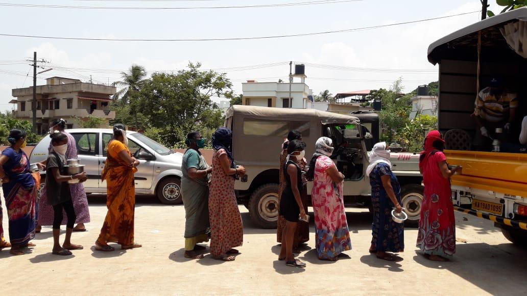 ಕುದ್ರೋಳಿ ಕ್ಷೇತ್ರದಿಂದ 300 ಕ್ವಿಂಟಾಲ್ ಅಕ್ಕಿ ವಿತರಣೆ : ಪ್ರತಿನಿತ್ಯ 1000 ಮಂದಿಗೆ ಅನ್ನದಾನ