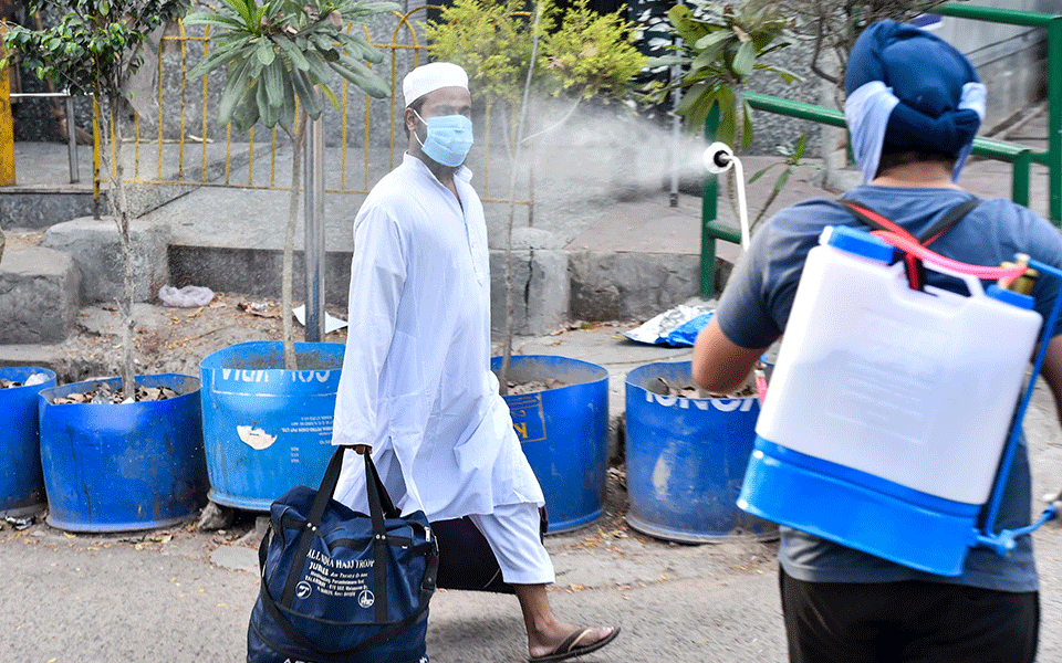 ಪ್ಲಾಸ್ಮಾ ದಾನ ಮಾಡಿದ ತಬ್ಲೀಗಿಗಳನ್ನು ಪ್ರಶಂಸಿಸಿದ ಐಎಎಸ್ ಅಧಿಕಾರಿಗೆ ರಾಜ್ಯ ಸರಕಾರದಿಂದ ನೋಟೀಸ್