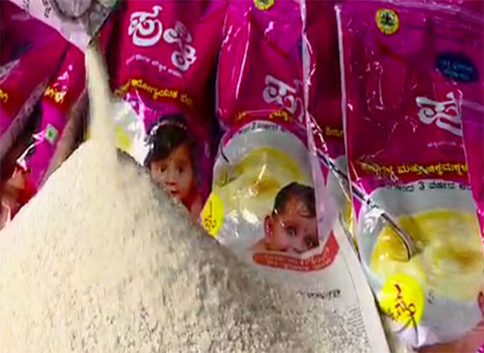 ಮಾತೃಪೂರ್ಣ-ಪುಷ್ಠಿ ಯೋಜನೆಗಳಡಿ ಮನೆ ಬಾಗಿಲಿಗೆ ಆಹಾರ ಧಾನ್ಯ: 48.29 ಲಕ್ಷ ಫಲಾನುಭವಿಗಳಿಗೆ ಆಹಾರ ಪದಾರ್ಥ ವಿತರಣೆ