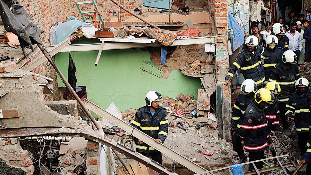 ಮುಂಬೈ: ಮನೆ ಕುಸಿತ, ಅವಶೇಷದಡಿಯಿಂದ 14 ಜನರ ರಕ್ಷಣೆ