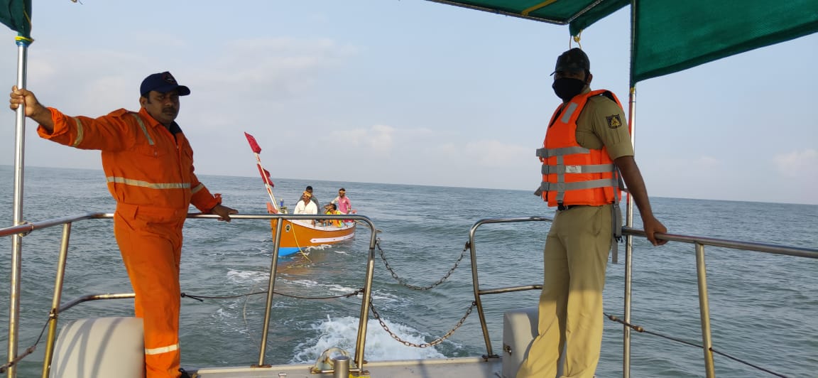 ಗಂಗೊಳ್ಳಿ ಸಮುದ್ರ ಮಧ್ಯೆ ದೋಣಿಯಲ್ಲಿ ತಾಂತ್ರಿಕ ದೋಷ: ನಾಲ್ವರು ಮೀನುಗಾರರ ರಕ್ಷಣೆ