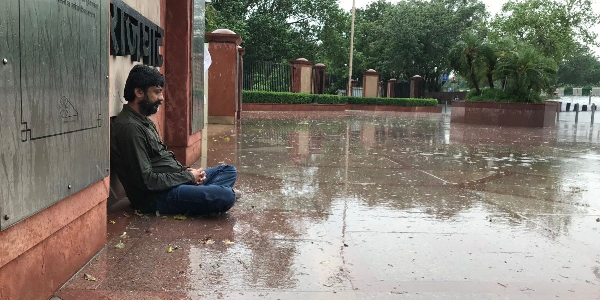 ವಲಸೆ ಕಾರ್ಮಿಕರ ಕುರಿತ ನಿರ್ಲಕ್ಷ್ಯ ವಿರೋಧಿಸಿ ರಾಜ್ ಘಾಟ್ ನಲ್ಲಿ ಅಮರಣಾಂತ ಉಪವಾಸ ಕುಳಿತ ಪ್ರವೀಣ್ ಕಾಶಿ