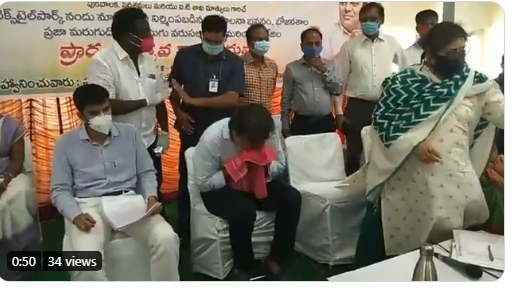 ಕಾರ್ಯಕ್ರಮದಲ್ಲಿ ಸತತ ಸೀನಿದ ಸಚಿವ: ಕೊರೋನ ಪರೀಕ್ಷೆ ನಡೆಸಿ ಎಂದ ಟ್ವಿಟರಿಗರು !