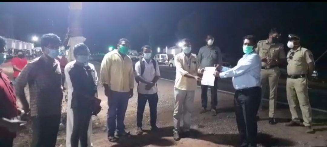 ಕೇರಳ ರಾಜ್ಯ ಕನ್ನಡ ಅಧ್ಯಾಪಕರ ವೇದಿಕೆ ವಾಟ್ಸಾಪ್ ಬಳಗದಿಂದ ಮುಖ್ಯಮಂತ್ರಿ ದುರಂತ ಪರಿಹಾರನಿಧಿಗೆ ಸಹಾಯ