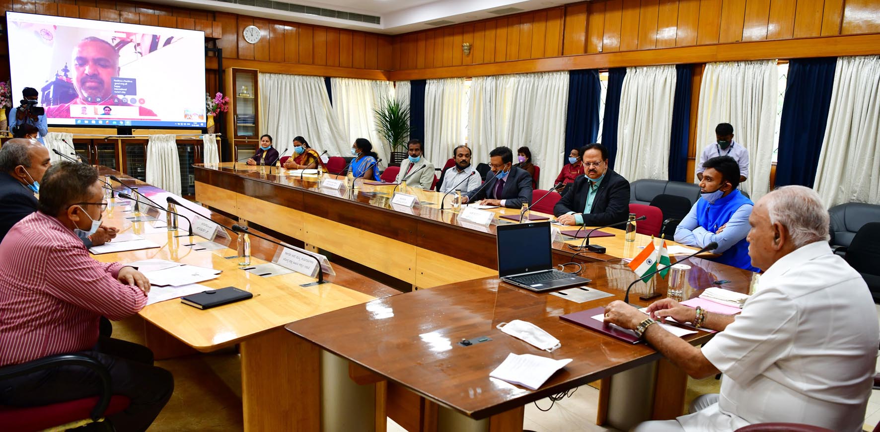 ತೊಂದರೆಗೆ ಸಿಲುಕಿದ ಕನ್ನಡಿಗರು ಆತಂಕಕ್ಕೆ ಒಳಗಾಗಬೇಡಿ: ಯುಎಇ ಕನ್ನಡಿಗರ ಜೊತೆ ವಿಡಿಯೋ ಸಂವಾದದಲ್ಲಿ ಬಿಎಸ್‌ವೈ