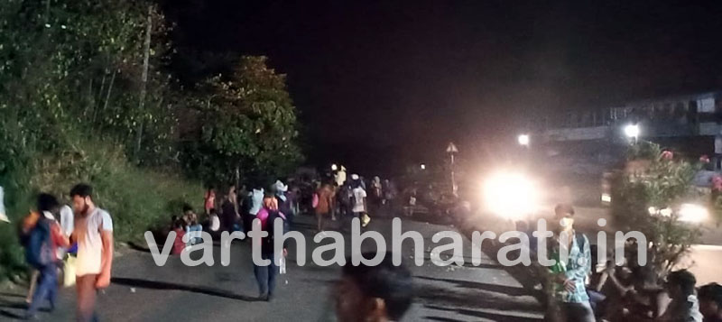 ಮಂಗಳೂರಿನಿಂದ ಜಾರ್ಖಂಡ್‍ಗೆ ಕಾಲ್ನಡಿಗೆಯಲ್ಲಿ ಹೊರಟ ನೂರಾರು ಕಾರ್ಮಿಕರು