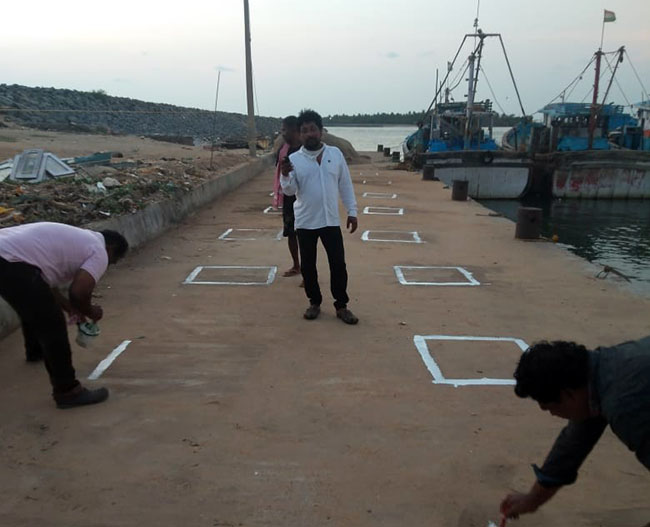 ದ.ಕ.: ಷರತ್ತುಬದ್ಧ ಮೀನುಗಾರಿಕೆ ಆರಂಭ; ಕಡಲಿಗಿಳಿದ ಸಣ್ಣ ಯಾಂತ್ರೀಕೃತ ಮೀನುಗಾರಿಕಾ ದೋಣಿಗಳು