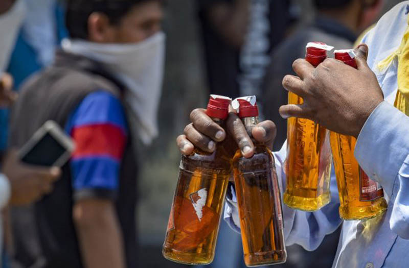 ಸುಂಕ ಹೆಚ್ಚಳ: ರಾಜ್ಯದಲ್ಲಿ ಮದ್ಯ ಮಾರಾಟದಲ್ಲಿ ಭಾರೀ ಇಳಿಕೆ