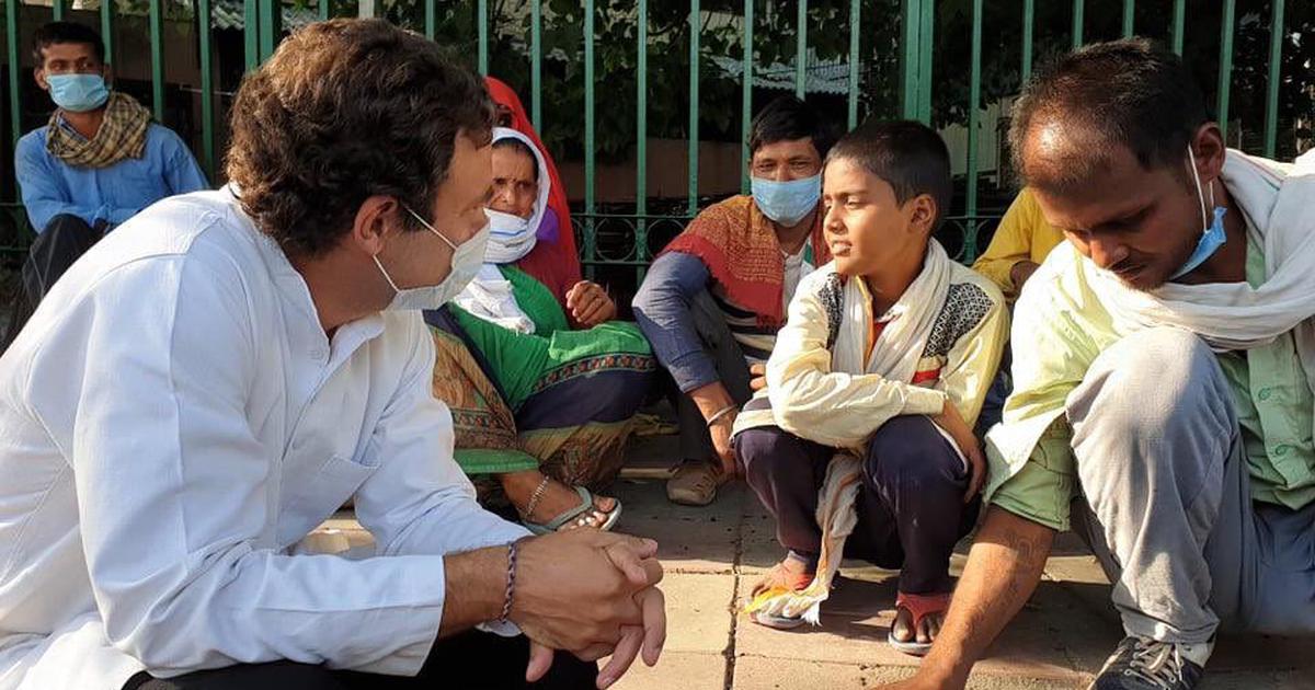 ದಿಲ್ಲಿಯ ರಸ್ತೆಯಲ್ಲಿ ವಲಸೆ ಕಾರ್ಮಿಕರ ಕಷ್ಟವನ್ನು ಆಲಿಸಿದ ರಾಹುಲ್ ಗಾಂಧಿ