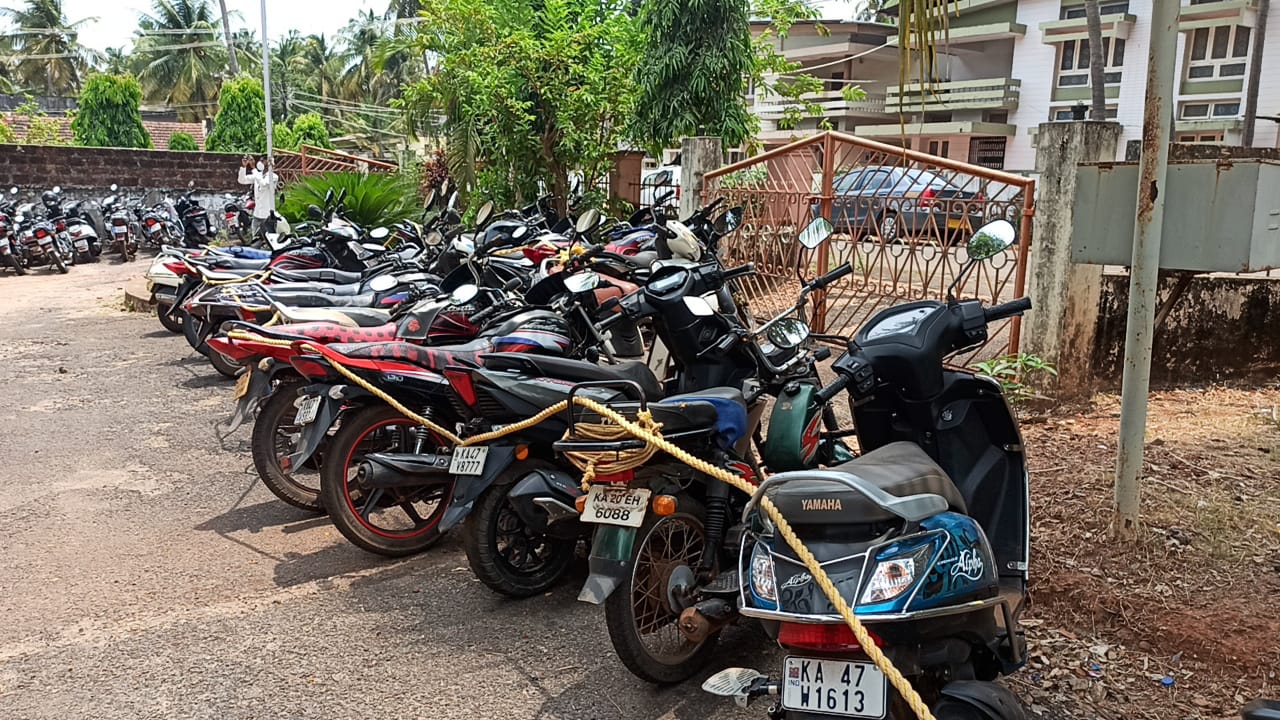 ಭಟ್ಕಳ: ಲಾಕ್ ಡೌನ್ ಕಾನೂನು ಉಲ್ಲಂಘನೆ; 18 ಪ್ರಕರಣ ದಾಖಲು