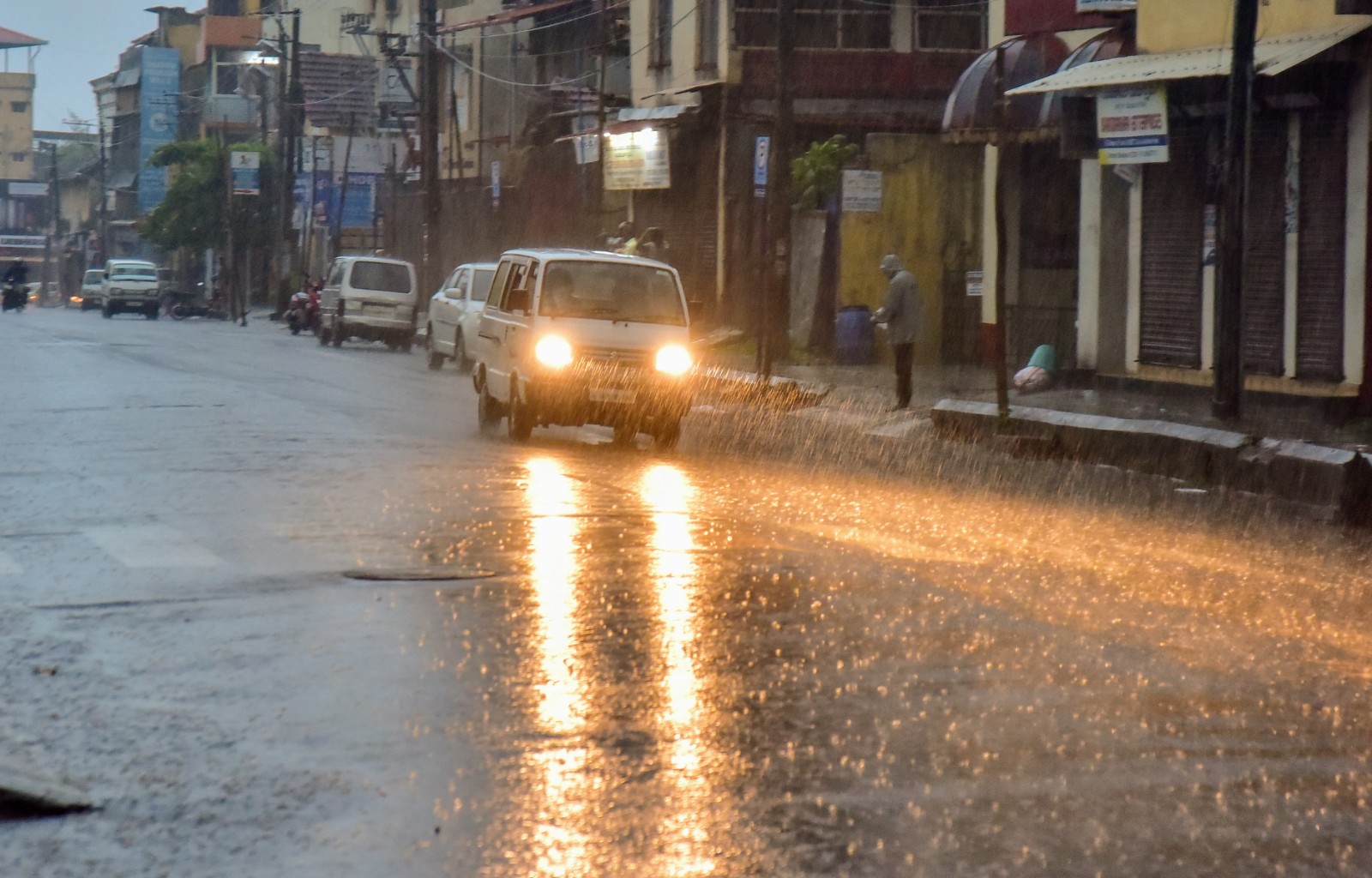 ಅಂಫಾನ್ ಚಂಡಮಾರುತ ತೀವ್ರ : ಹವಾಮಾನ ಇಲಾಖೆ ಎಚ್ಚರಿಕೆ