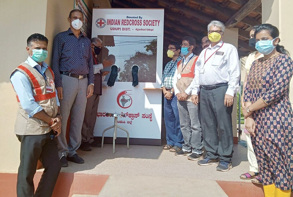 ರೆಡ್‌ಕ್ರಾಸ್ ಸೊಸೈಟಿಯಿಂದ ಕಿಯೋಸ್ಕ್ ಹಸ್ತಾಂತರ