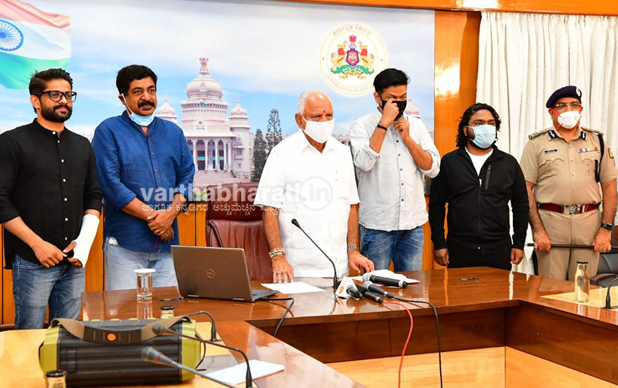 ಯಾರು ನೀನು ಮಾನವಾ...ಕೇಳುತಿಹುದು ಕೊರೋನ...: ಸಿಎಂ ಗೃಹ ಕಚೇರಿಯಲ್ಲಿ ಯೋಗರಾಜ ಭಟ್ಟರ ಹಾಡು ಬಿಡುಗಡೆ