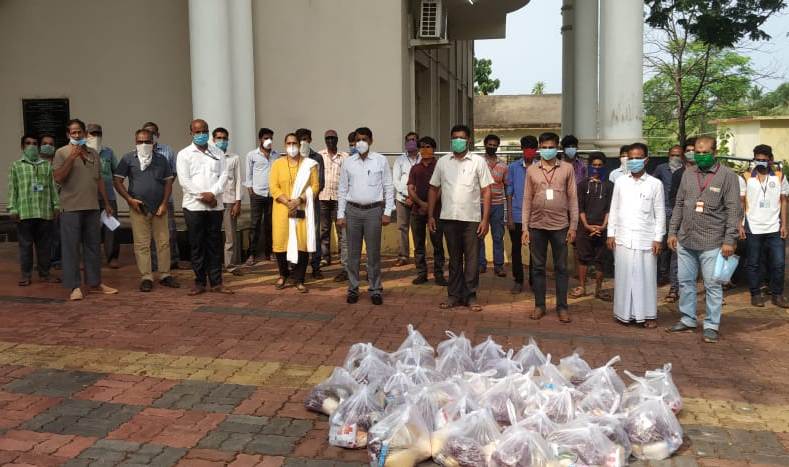 ಭಟ್ಕಳ : ಪತ್ರಿಕಾ ವಿತರಕರಿಗೆ ದಿನಸಿ ಸಾಮಗ್ರಿಗಳ ಕಿಟ್ ವಿತರಣೆ