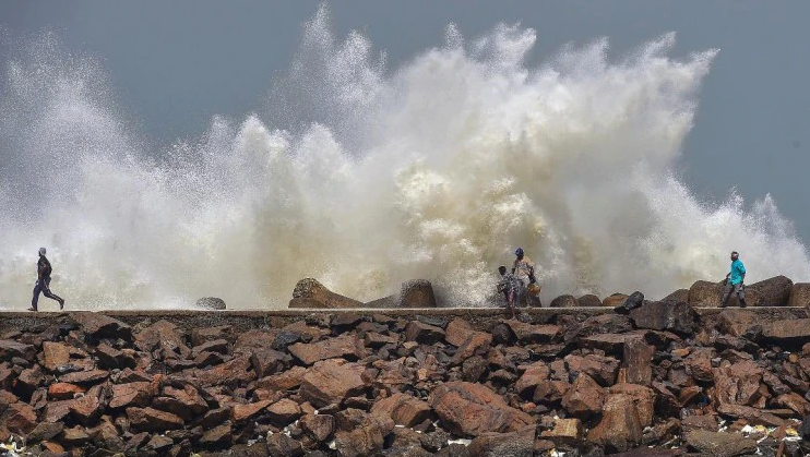 Breaking News: ‘ಅಂಫಾನ್’ ಚಂಡಮಾರುತಕ್ಕೆ ಪಶ್ಚಿಮ ಬಂಗಾಳದಲ್ಲಿ 72 ಮಂದಿ ಬಲಿ: ಮಮತಾ ಬ್ಯಾನರ್ಜಿ