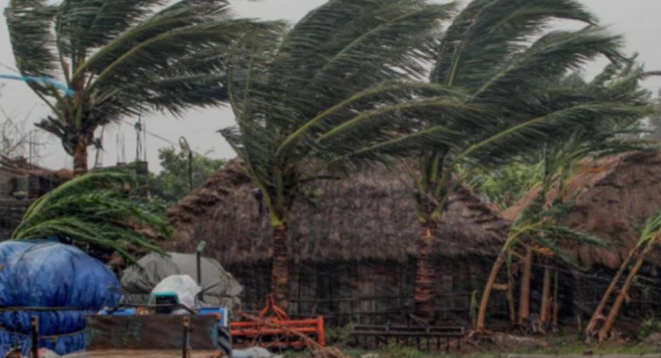 ಅಂಫಾನ್’ ಚಂಡಮಾರುತ: 1,000 ಕೋಟಿ ರೂ. ಪರಿಹಾರ ಘೋಷಿಸಿದ ಪ್ರಧಾನಿ ಮೋದಿ