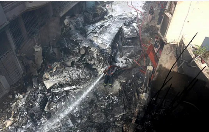 ‘ನಮ್ಮ ಎಂಜಿನ್ ಗಳು ವಿಫಲಗೊಂಡಿವೆ’: ಪತನಗೊಂಡ ವಿಮಾನದ ಪೈಲಟ್ ನ ಕೊನೆಯ ಮಾತುಗಳು…