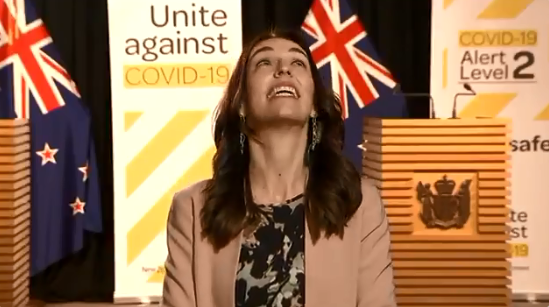 ನೇರ ಸಂದರ್ಶನದ ವೇಳೆ ಭೂಕಂಪವಾದರೂ ಧೃತಿಗೆಡದ ನ್ಯೂಝಿಲ್ಯಾಂಡ್ ಪ್ರಧಾನಿ: ವೀಡಿಯೋ ವೈರಲ್