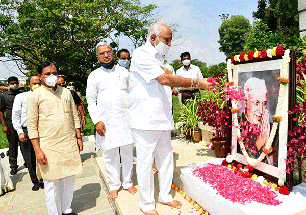 ನೆಹರೂ ಪುಣ್ಯತಿಥಿ: ಮುಖ್ಯಮಂತ್ರಿಯಿಂದ ಪುಷ್ಪ ನಮನ