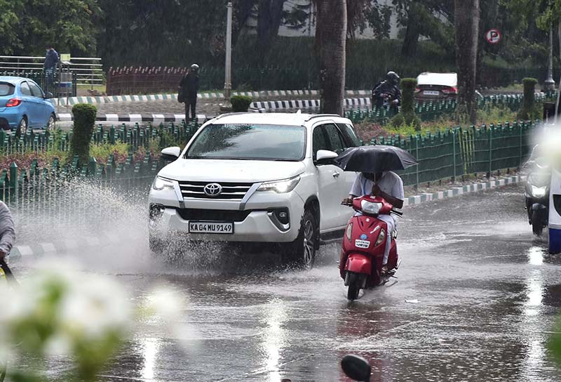 ಬೆಂಗಳೂರಿನಲ್ಲಿ ಮುಂದುವರಿದ ಗುಡುಗು ಸಹಿತ ಮಳೆ