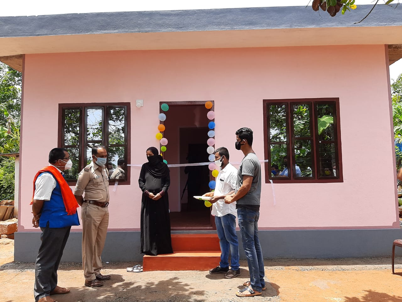 ಕೊಕ್ಕಡ : ಹ್ಯುಮಾನಿಟಿ ಟ್ರಸ್ಟ್ ವತಿಯಿಂದ ಬಡಕುಟುಂಬದ ಮಹಿಳೆಗೆ ಮನೆ ಹಸ್ತಾಂತರ