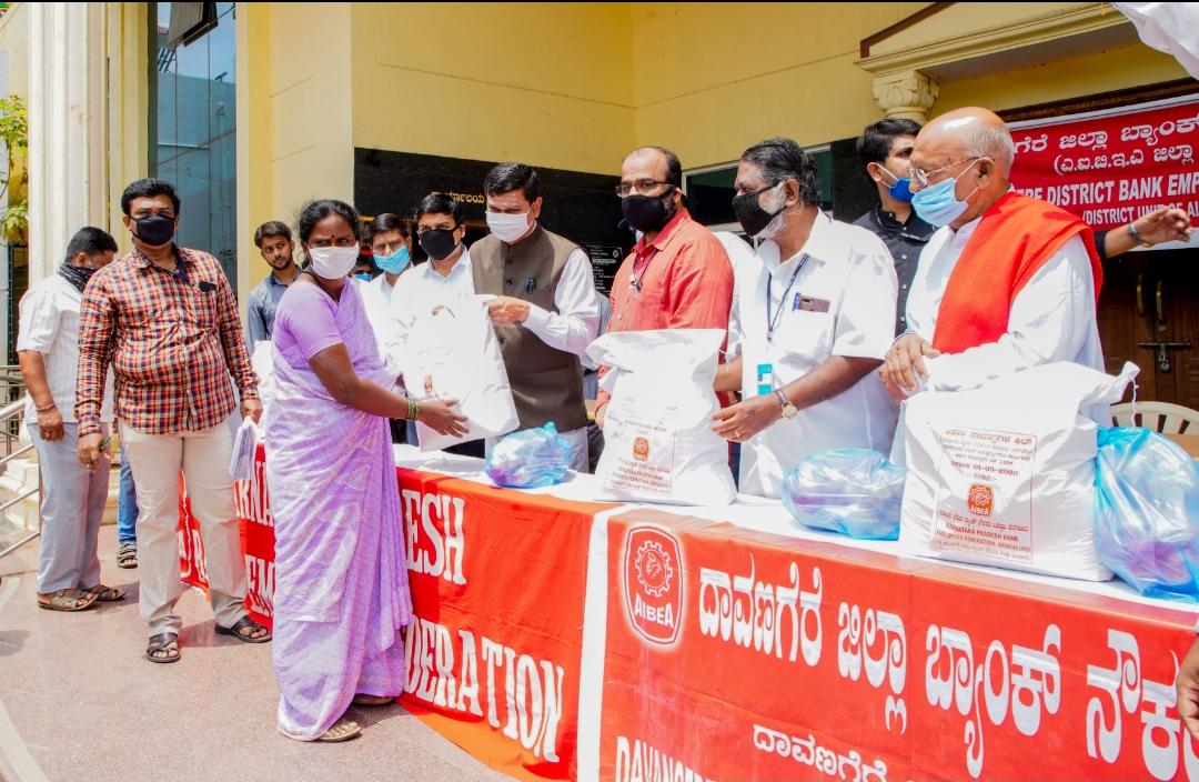 ಬ್ಯಾಂಕ್‌ ನೌಕರ ಒಕ್ಕೂಟದ ಸಾಮಾಜಿಕ ಬದ್ಧತೆ ಶ್ಲಾಘನೀಯ : ದಾವಣಗೆರೆ ಡಿಸಿ