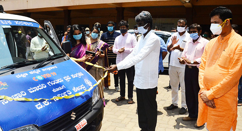 ಮಂಗಳೂರು: ಸಂಚಾರ ಗಂಟಲು ದ್ರವ ಸಂಗ್ರಹಣ ಕೇಂದ್ರಕ್ಕೆ ಚಾಲನೆ