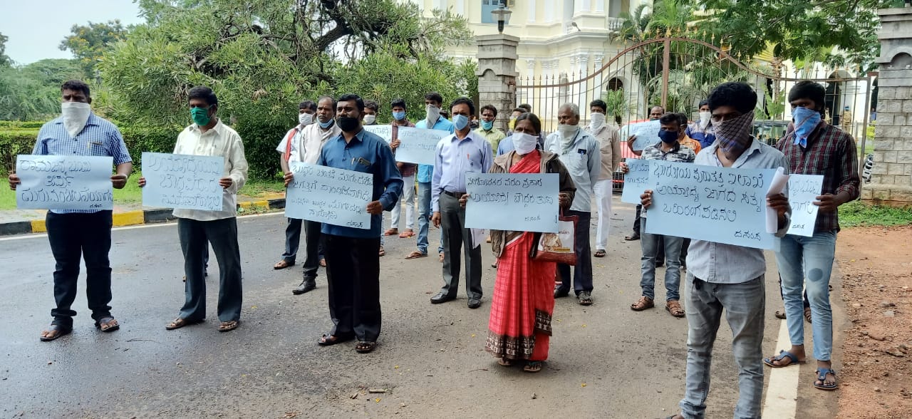 ಮೈಸೂರು: ಅಯೋಧ್ಯೆಯನ್ನು ಬುದ್ಧಭೂಮಿ ಎಂದು ಘೋಷಿಸಲು ಒತ್ತಾಯಿಸಿ ದಸಂಸ ಧರಣಿ