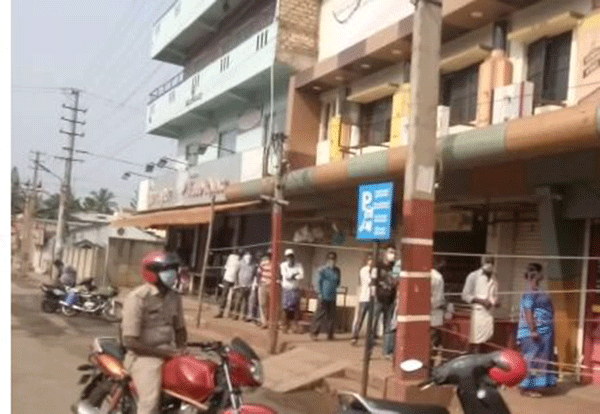 ಚಿಕ್ಕಮಗಳೂರು: ವಾಣಿಜ್ಯ ಚಟುವಟಿಕೆ ಚುರುಕು, ರಸ್ತೆಗಿಳಿದ ಕೆಎಸ್ಸಾರ್ಟಿಸಿ ಬಸ್