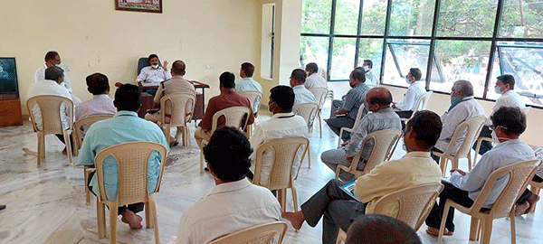 ಲಾಕ್ ಡೌನ್ ಪರಿಷ್ಕೃತ ಮಾರ್ಗಸೂಚಿಗಳನ್ನು ಕಟ್ಟುನಿಟ್ಟಾಗಿ ಜಾರಿಗೊಳಿಸಲು ಸಚಿವ ಜಾರಕಿಹೊಳಿ ಸೂಚನೆ