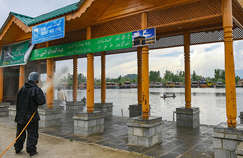 ಇಡೀ ಕಾಶ್ಮೀರ ಕಣಿವೆ, ಜಮ್ಮುವಿನ ಮೂರು ಜಿಲ್ಲೆಗಳು ಕೋವಿಡ್-19 ರೆಡ್ ಝೋನ್‌ಗಳೆಂದು ಘೋಷಣೆ