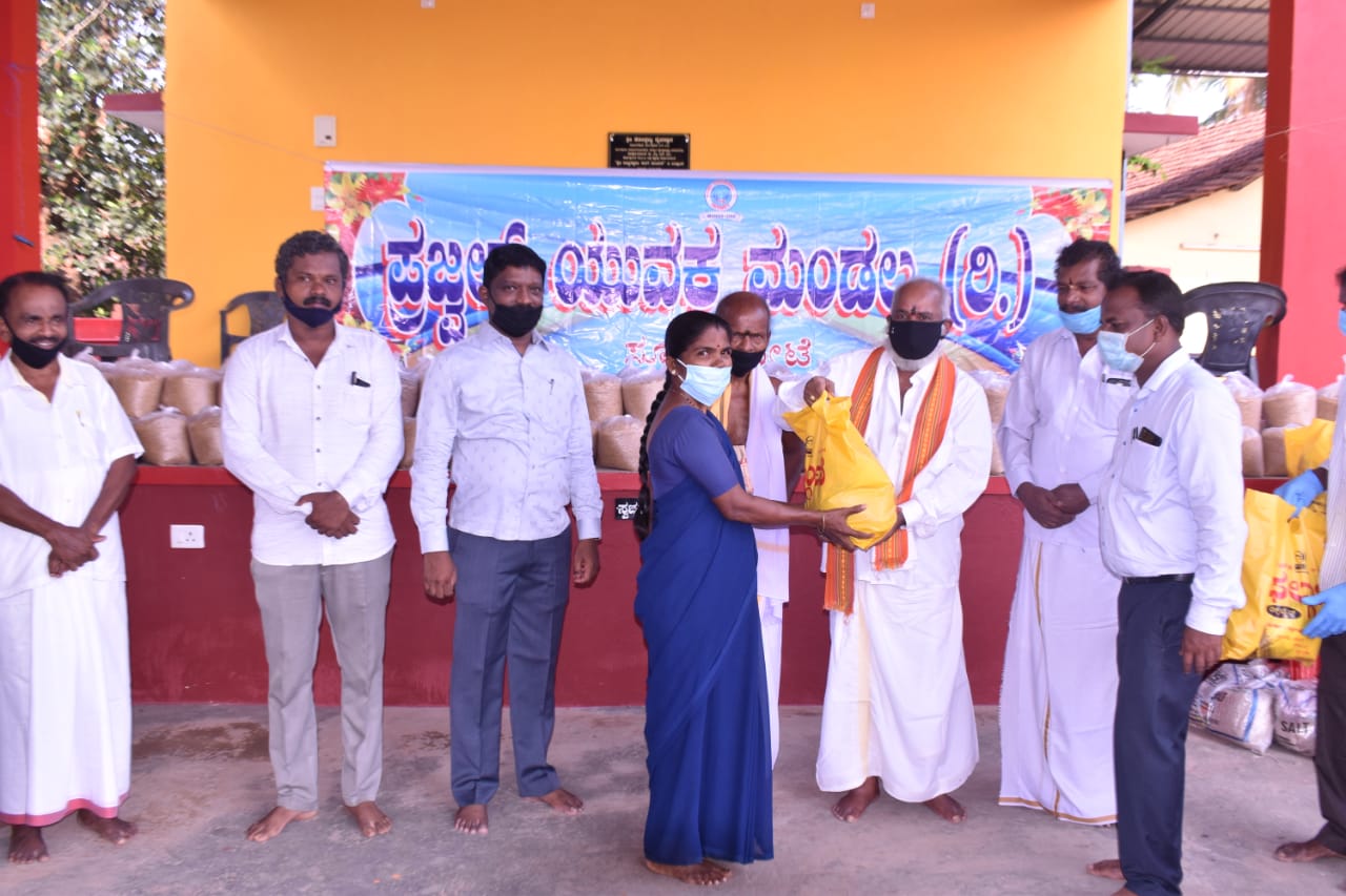 ವಾರ್ಷಿಕೋತ್ಸವದ ವೆಚ್ಚದಲ್ಲಿ ಆಹಾರ ಕಿಟ್ ವಿತರಣೆ: ಮಾದರಿಯಾದ ಸೂಟರ್ ಪೇಟೆ  ಪ್ರಜ್ವಲ್ ಯುವಕ ಮಂಡಲ