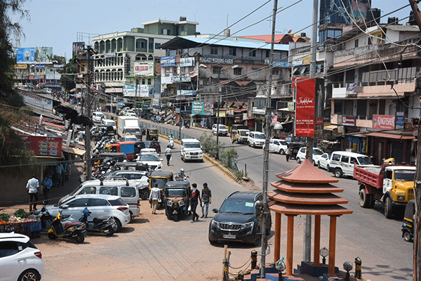 ಲಾಕ್‌ಡೌನ್ ಸಡಿಲಿಕೆ: ಜನಜೀವನ ಸಹಜತೆಯತ್ತ ಮರಳಲು ಪರದಾಟ