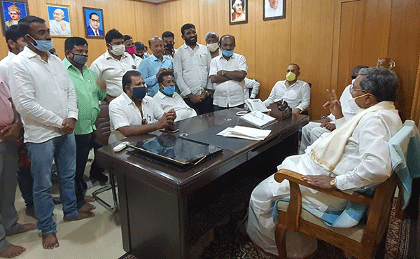 ಕೊರೋನ ಪ್ಯಾಕೇಜ್ ನಲ್ಲಿ ಕಡಗಣನೆಯ ಆರೋಪ: ವಿವಿಧ ಸಮುದಾಯಗಳ ಮುಖಂಡರಿಂದ ಸಿದ್ದರಾಮಯ್ಯರಿಗೆ ಮನವಿ