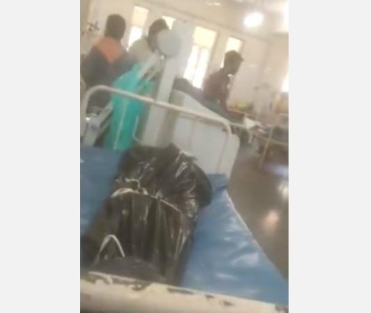 ಮುಂಬೈಯ ಆಸ್ಪತ್ರೆಯಲ್ಲಿ ಕಳೇಬರಗಳ ಪಕ್ಕದಲ್ಲಿಯೇ ಮಲಗಿರುವ ಕೋವಿಡ್-19 ರೋಗಿಗಳು!