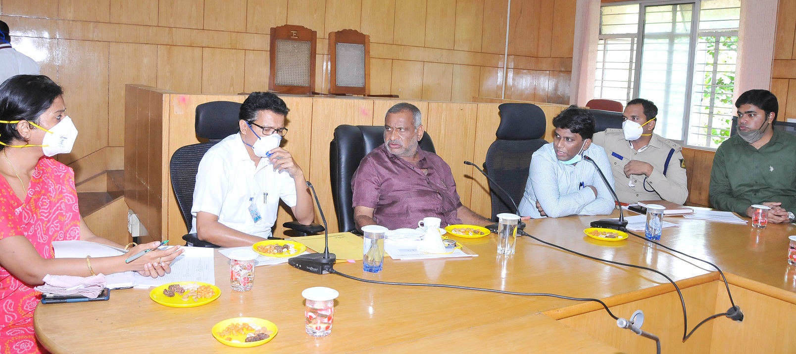 ತುಮಕೂರು: ಕಂಟೈನ್ಮೆಂಟ್ ಝೋನ್ ಹೊರತು ಪಡಿಸಿ ಉಳಿದೆಡೆ ವೈನ್ ಶಾಪ್, ಅಂಗಡಿ ತೆರೆಯಲು ಅನುಮತಿ