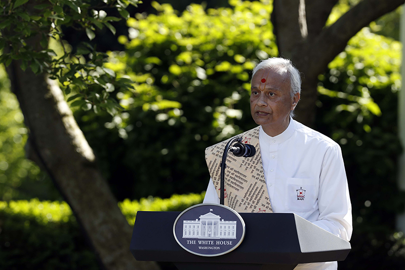 ಶ್ವೇತಭವನದಲ್ಲಿ ಶಾಂತಿ ಮಂತ್ರ ಪಠಿಸಿದ ಹಿಂದೂ ಪುರೋಹಿತ