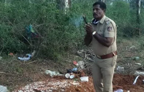 ಮೃತದೇಹ ಪಡೆದುಕೊಳ್ಳದ ಕುಟುಂಬ: ಮಾನಸಿಕ ಅಸ್ವಸ್ಥ ವ್ಯಕ್ತಿಯ ಅಂತ್ಯಕ್ರಿಯೆ ನೆರವೇರಿಸಿದ ಪೊಲೀಸರು